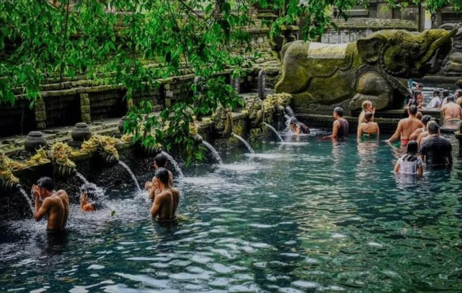 Bali: monkey forest, rice terrace, water temple, waterfall - Tegenungan Waterfall and the Final Hour