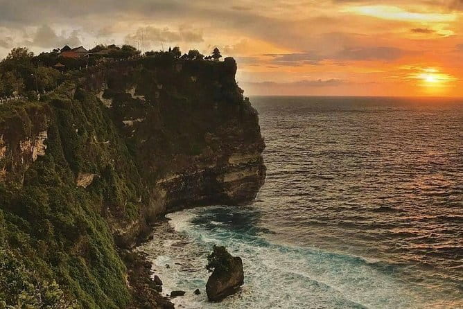 Bali Private Tour: Waterfall, Monkey forest and Tanah lot sunset - What the private vehicle adds to the day