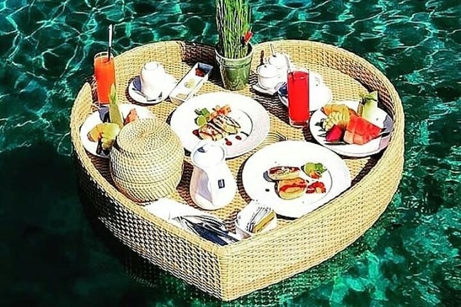 Bali romantic floating breakfast - jungle swing - monkey forest - Ubud art shop. - Monkey Forest: temples, trees, and long-tailed macaques