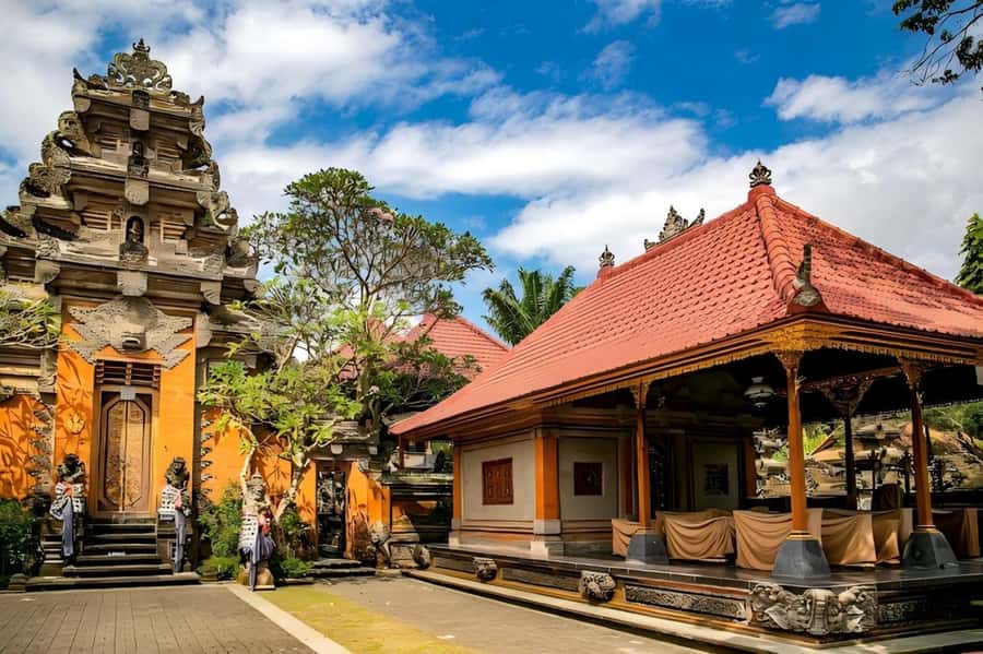 Bali: Safari Zoo and Ubud Palace and Market Day Tour - Thirty minutes at Ubud Traditional Art Market