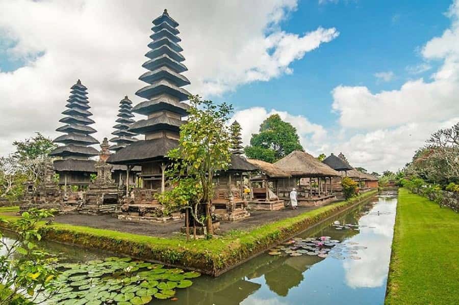 Bali: Taman Ayun, Jatiluwih, Ulun Danu, and Monkey Forest - Taman Ayun, a calm start among moat and gardens