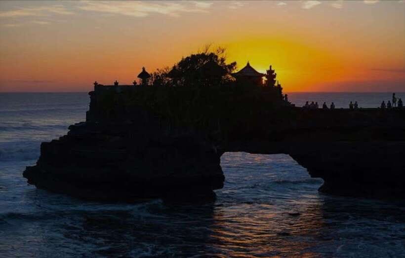 Bali: Tanah lot, Monkey Forest, Taman Ayun Sunset Tour - Tanah Lot provides the day’s big finish