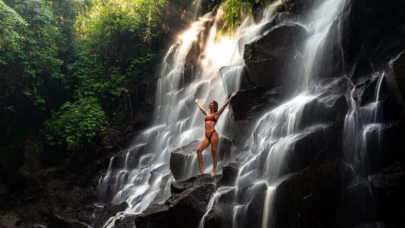 Bali/Ubud: Kanto Lampo Waterfall, Monkey Forest & Swing Tour - Guides who shape the day