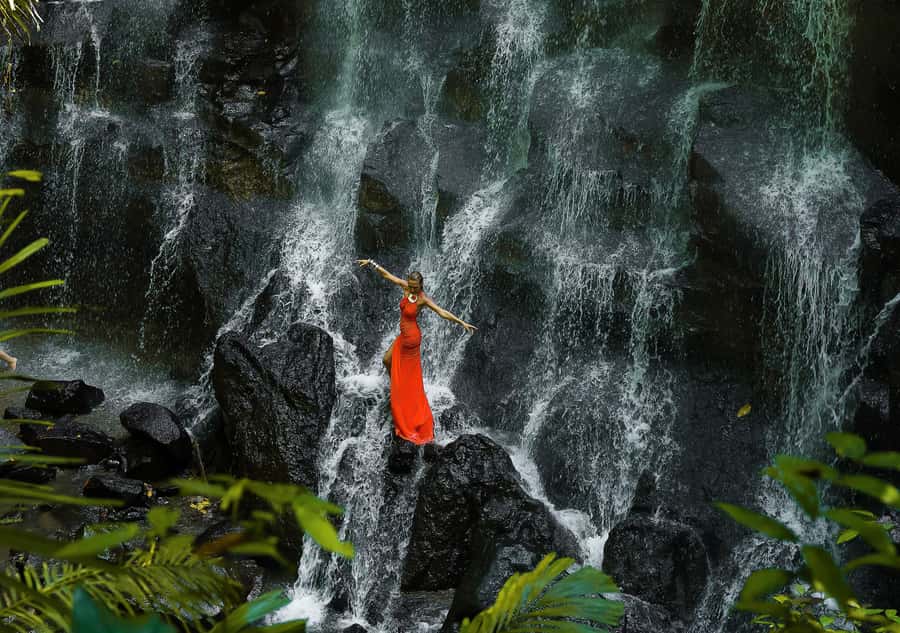 Bali/Ubud: Kanto Lampo Waterfall, Monkey Forest & Swing Tour - Kanto Lampo Waterfall: the wet beginning