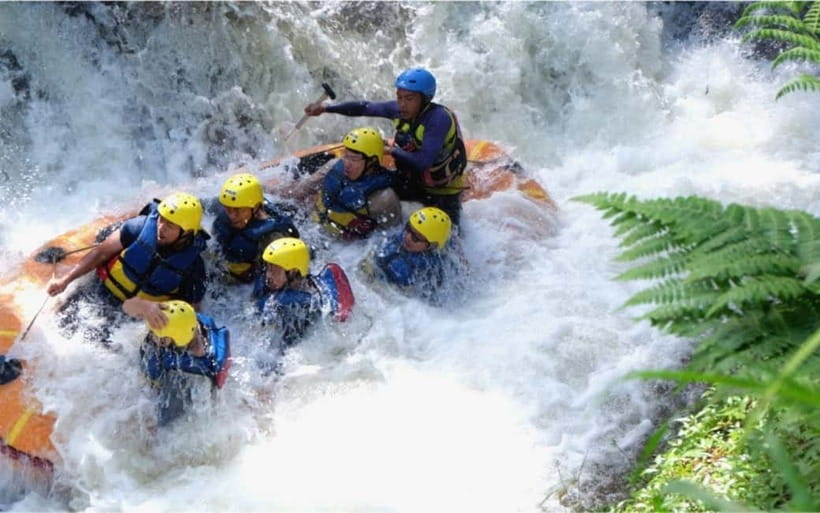 Bali: White Water Rafting, Monkey Forest & Tanah Lot Sunset - Buffet lunch above the river valley