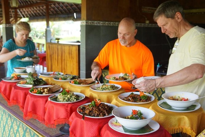 Balinese Traditional Food Cooking Class with Ubud Monkey Forest and SPA - What the private and shared parts really mean