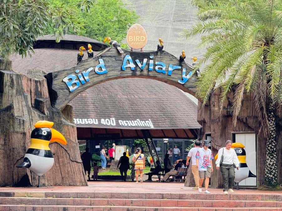Bangkok to Moo Deng: Private Transfer To Khao Kheow Zoo - The 90-Minute Ride From Bangkok