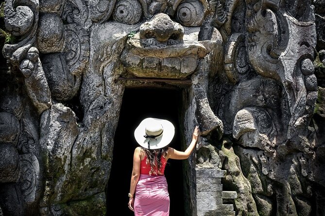 Best of Ubud : Elephant Cave Temple, Monkey forest, Rice Terrace - Taking a quiet break at Kumulilir coffee farm