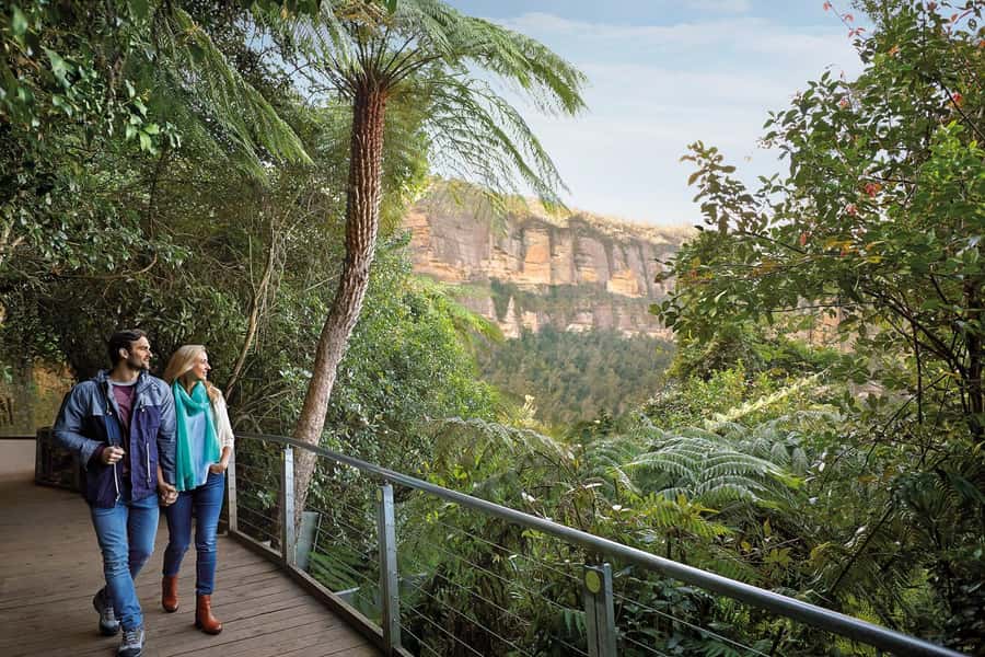 Blue Mountains day tour with Cruise, Scenic world pass & Zoo - Lunch and free time in Leura