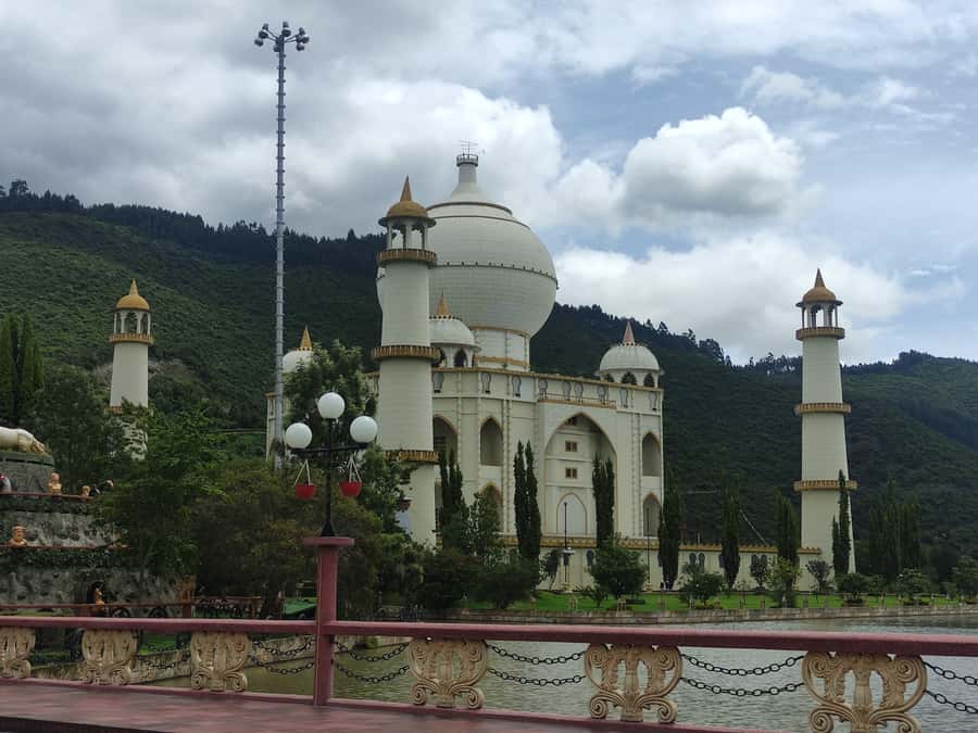BOGOTA: Tour of Jaime Duque Park, Zoo, and Aerospace Museum - Wakatá Biopark, where the day turns toward wildlife