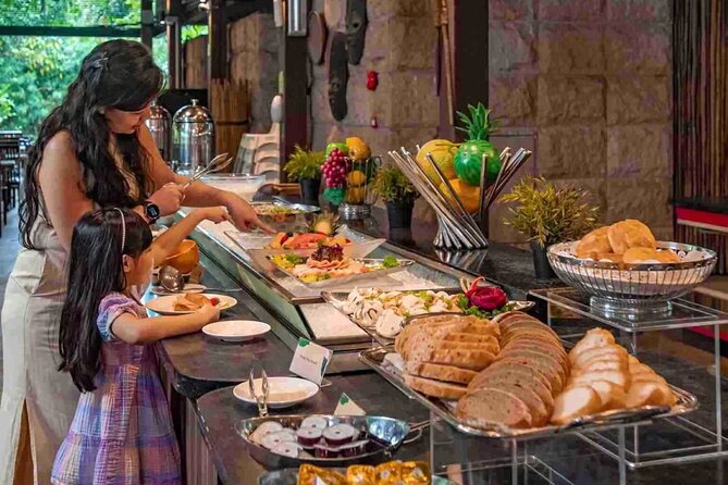 Breakfast In the Wild at Singapore Zoo Promo - Rain can change the animal program