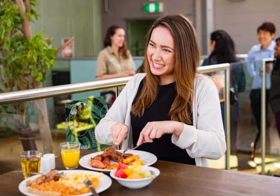 Breakfast with Koalas at WILD LIFE Zoo Darling Harbour - The 7:30 a.m. highlights tour