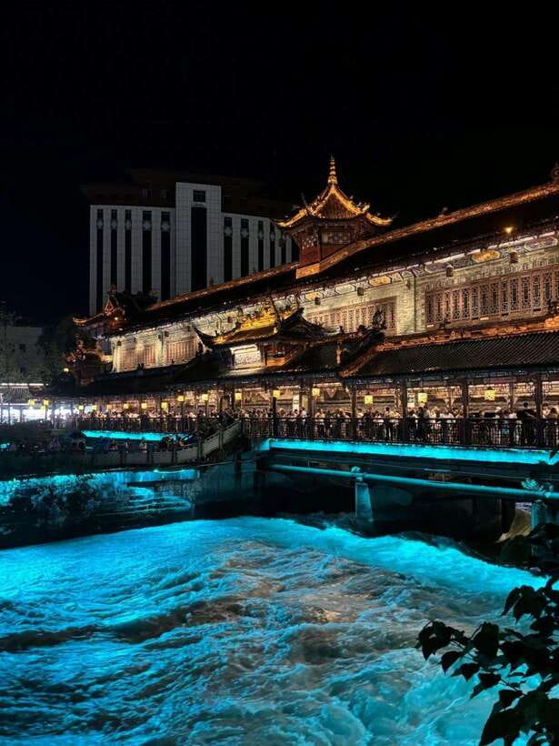Chengdu: Hidden Wonders Day Tour with Wolong Panda Base - Lunch and the practical shape of the day