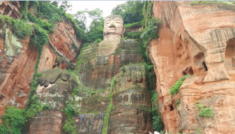 Chengdu Private Tour of Leshan Buddha and Panda Base - A two-hour road trip to Leshan