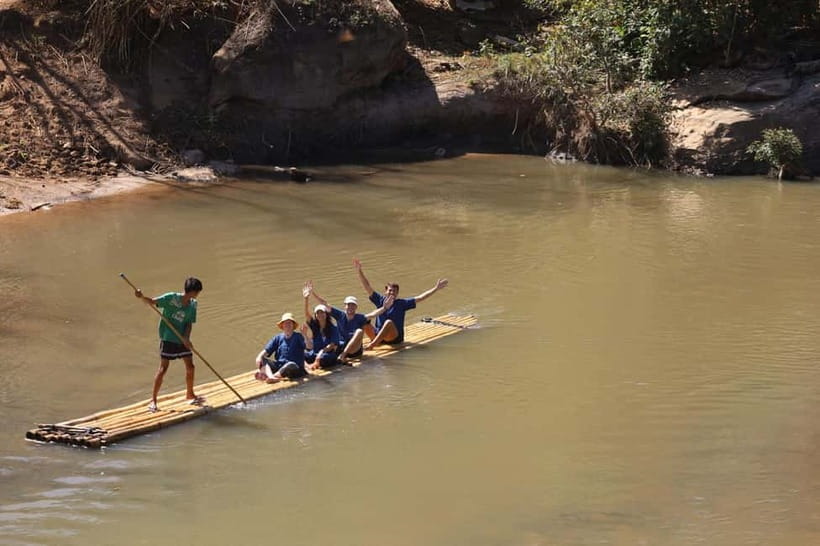 Chiang Mai: Elephant Sanctuary Bamboo Raft & Padthai Cooking - Cooking vegetarian Pad Thai at lunchtime