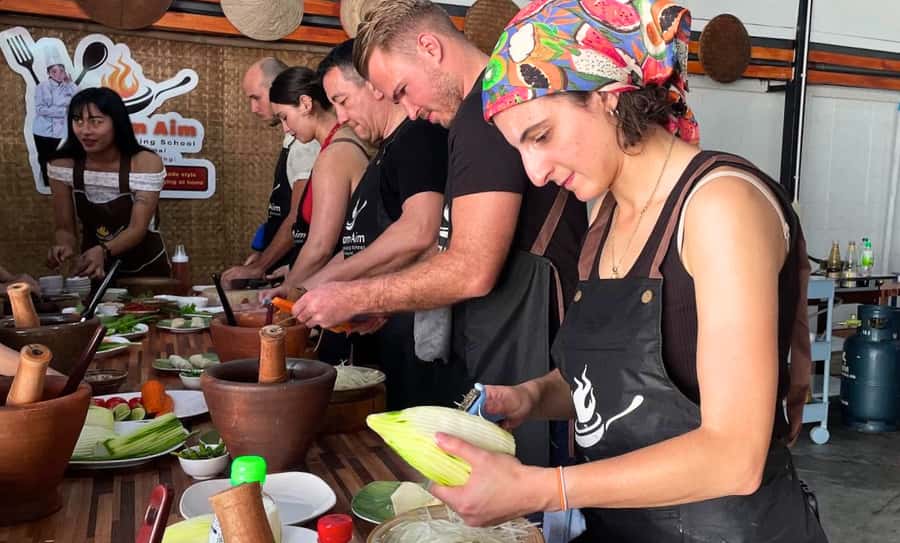 Chiang Mai: Ethical Elephant Sanctuary & Thai Cooking Class - Starting in Chiang Mai with a market visit