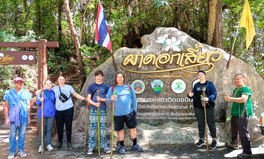 Chiang Mai: Inthanon, Ethical Elephant Sanctuary & Waterfall - Lunch before the mountain roads
