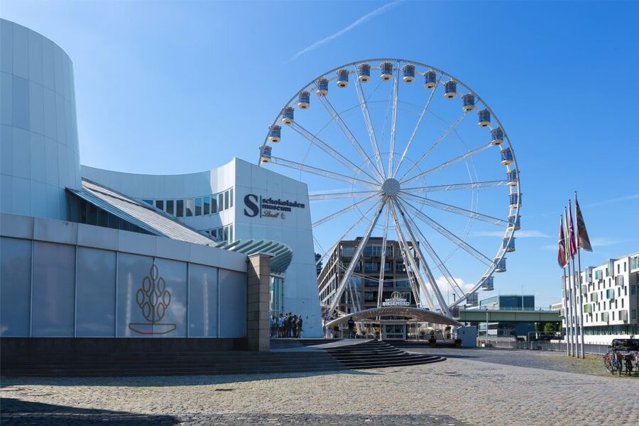 Cologne: Ferris wheel in front of the Cologne Zoo - Is $10 a fair price?