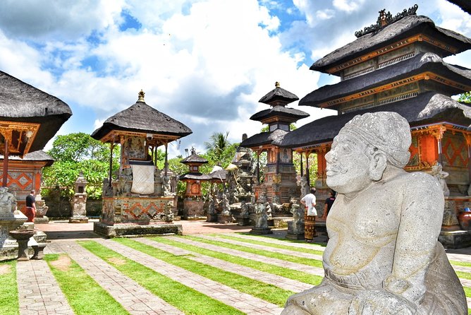 Cretya Ubud and Monkey Forest Sanctuary Tours - Tegenungan Waterfall for a quick finish