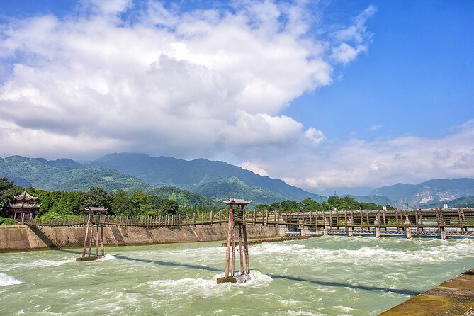 Dujiangyan Irrigation System and Panda Base Day tour - Key reasons to consider this Dujiangyan day