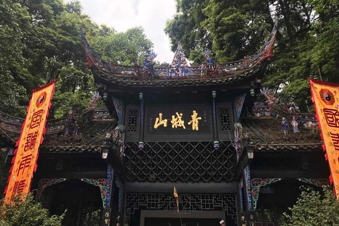 Dujiangyan Panda Base and Mount Qingcheng - The road to Mount Qingcheng