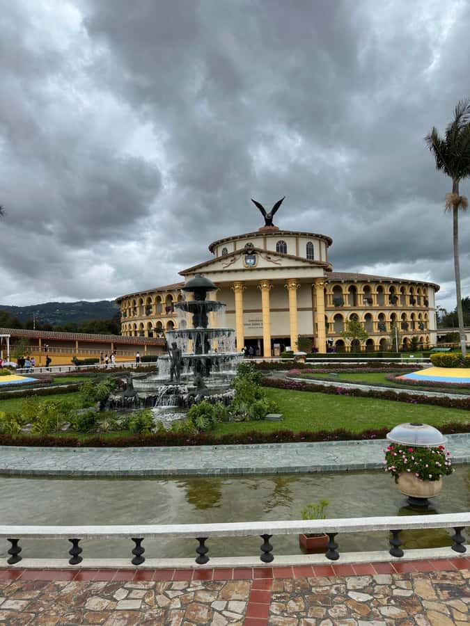 From Bogota: Jaime Duque Park and zoo with ticket included - Bioparque Wakatá brings the animals into the main story