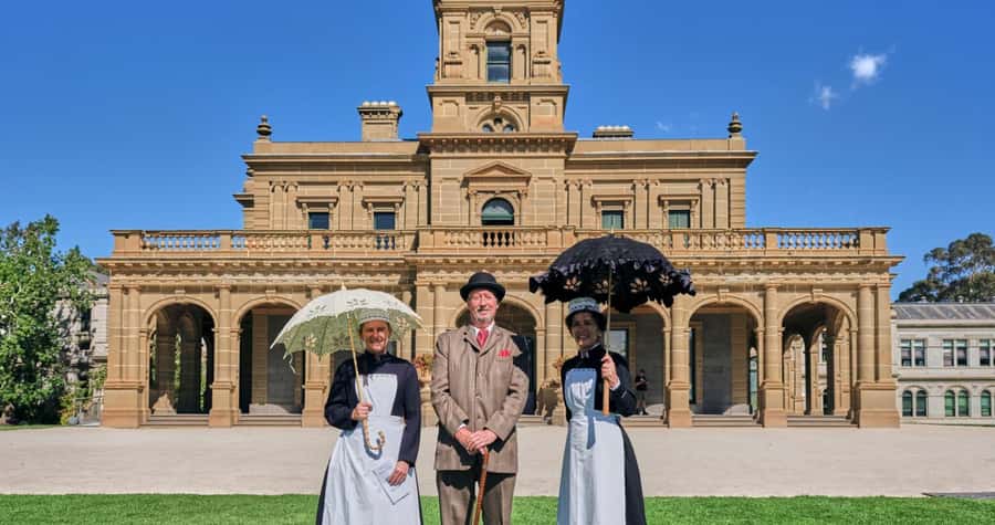 From Melbourne: Werribee Open Range Zoo & Werribee Mansion - The short transfer to Werribee Open Range Zoo