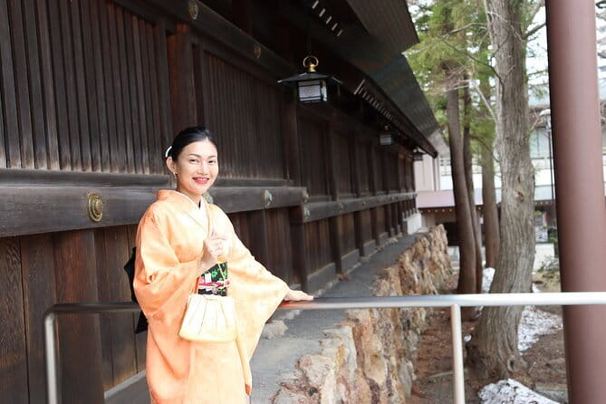 Hokkaido Asahiyama Zoo and Blue Pond Elf Terrace Day Trip - A warm pause for corn soup and ice cream