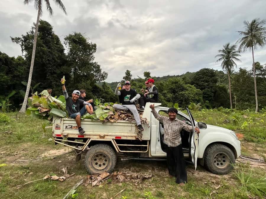 Koh Samui: Ethical Elephant Sanctuary Tour with Buffet Lunch - Meeting Koh Samui’s rescued elephants
