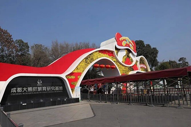 Leshan Buddha + Panda Base or Old Tea House Private Day Tour - Guides, vehicles, and the private format