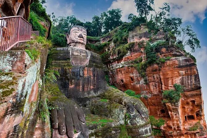 Leshan Buddha + Panda Base or Old Tea House Private Day Tour - Who should choose Pengzhen?