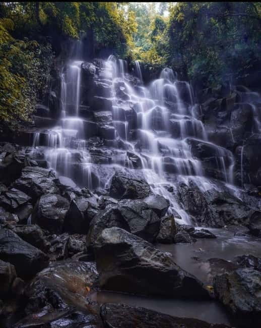 Monkey Forest, Kanto Lampo, Waterfall, Temple & Rice Terrace - Kanto Lampo Waterfall and the pleasure of getting close