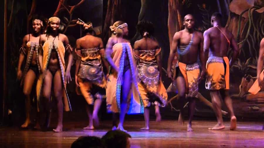 Nairobi: Cabaret Show with Dinner at Safari Park Hotel - Starting with live music at Nyama Choma Ranch