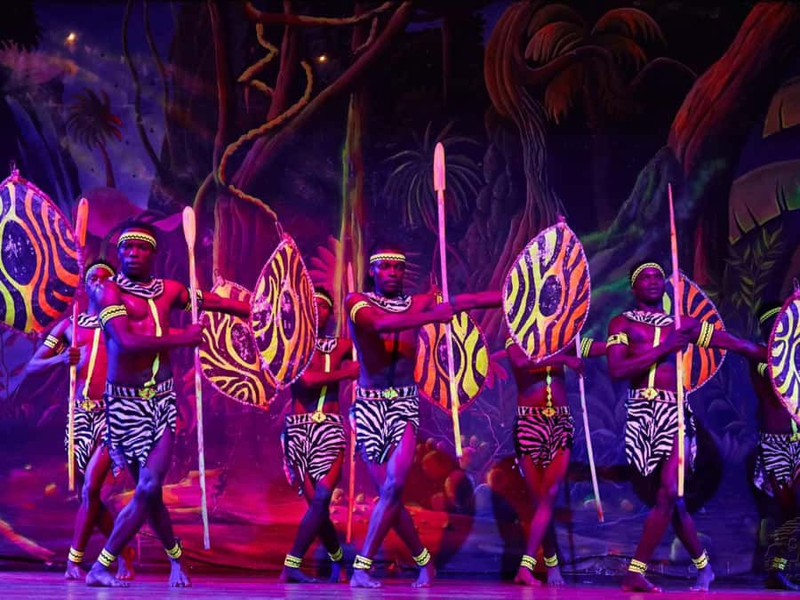 Nairobi: Cabaret Show with Dinner at Safari Park Hotel - What happens when the cabaret begins at 9 p.m.