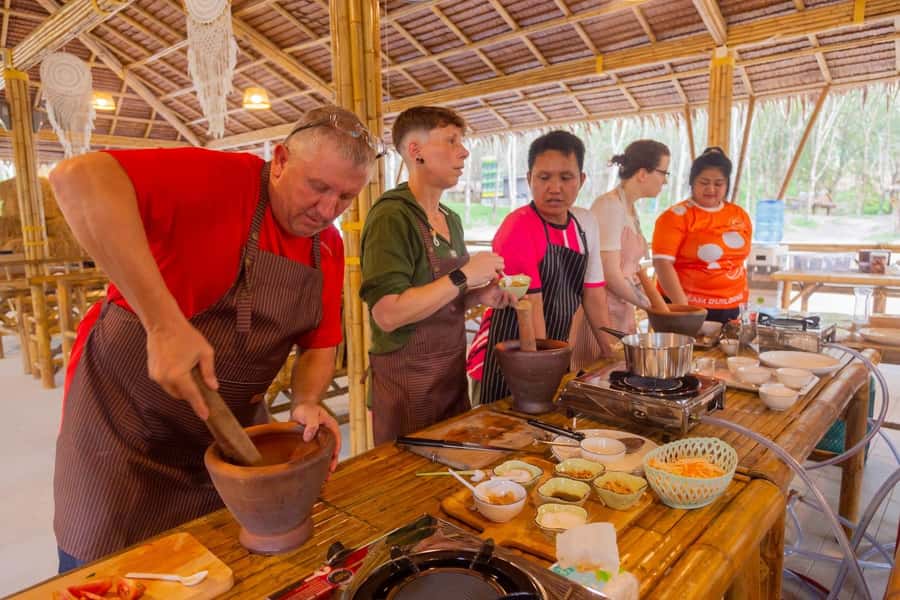 Phuket: Elephant Sanctuary Tour, Cooking Class & Lunch - Who should book this day