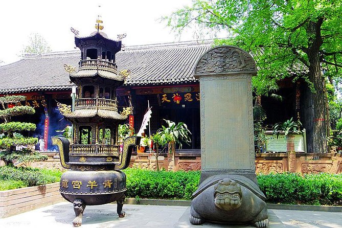 Private Day Tour: Chengdu Panda Base & downtown walking tour - What the $260.45 price covers