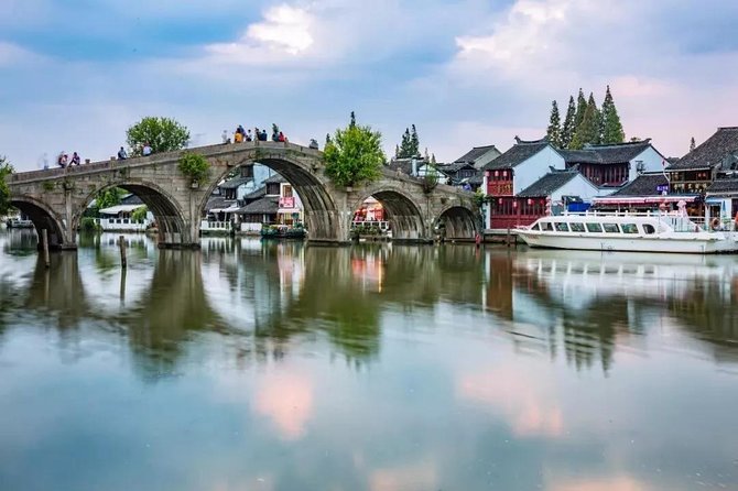 Private Zhujiajiao Water Town Tour with Shanghai Zoo and Panda - What the private format adds