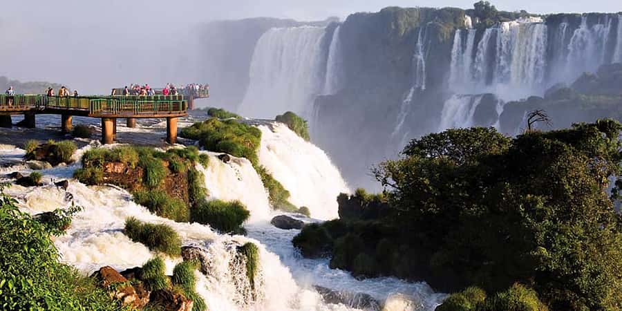 Puerto Iguazu: Iguaza Falls Brazilian Side & Bird Park Tour - Leaving Puerto Iguazu and crossing into Brazil