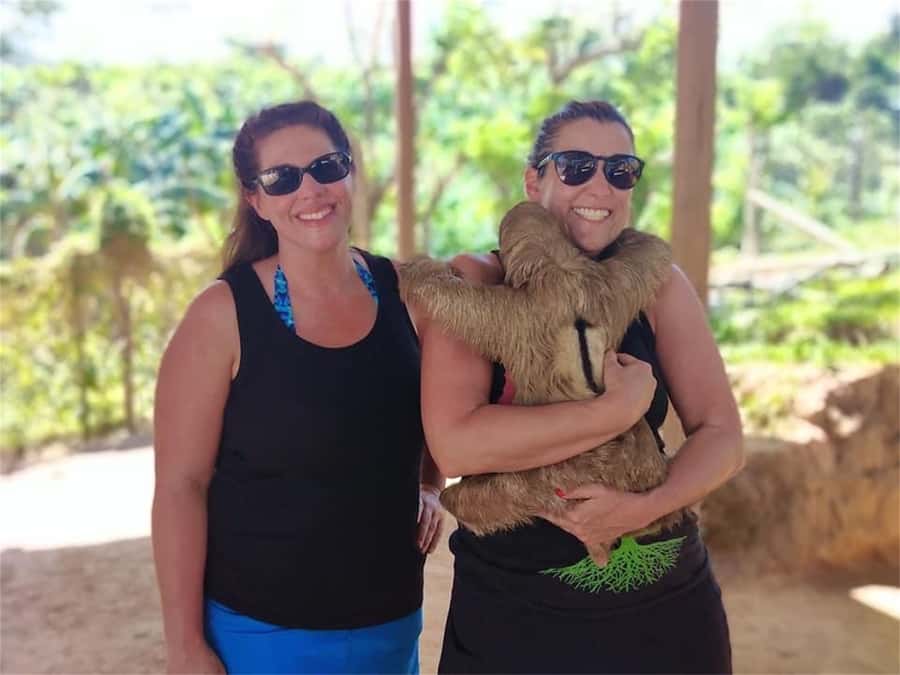 Roatán: Monkey and Sloth Sanctuary Tour - Two sanctuaries, two very different animal encounters