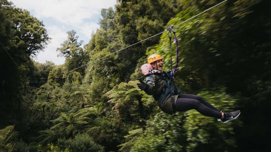 Rotorua: 6 Ziplines, Swing-Bridges & Wildlife Encounters - The 105-minute canopy course