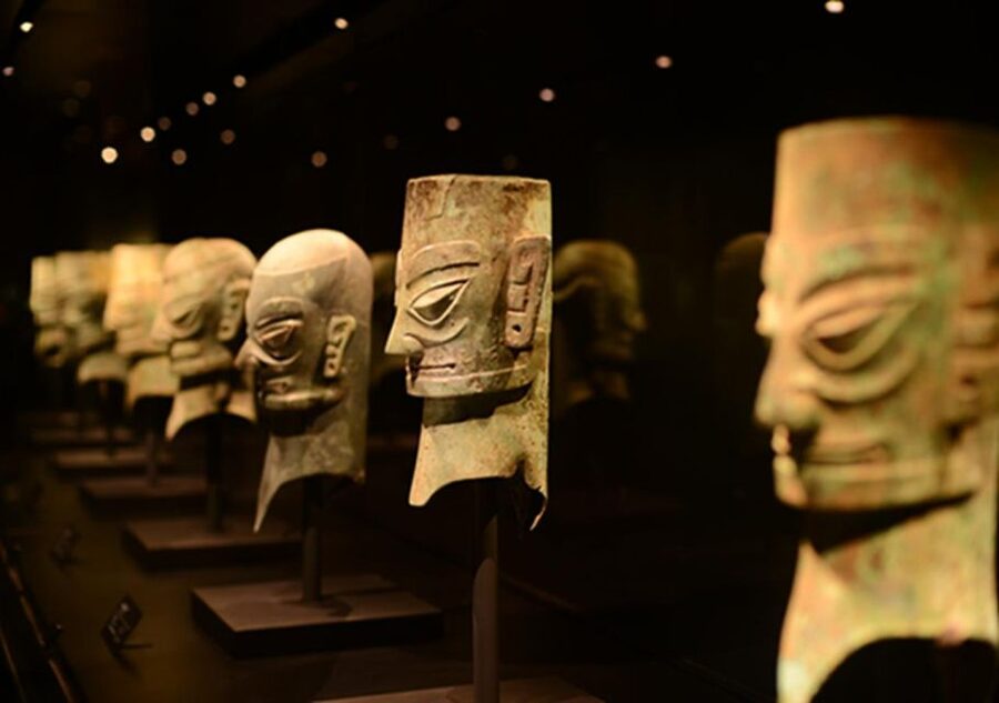 Sanxingdui Museum Small Group Tour with Optional Panda Base - Comparing the two transport options