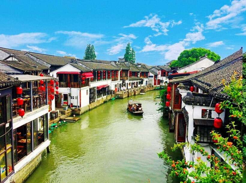 Shanghai: Zoo and Zhujiajiao Water Town Tour with Boat Ride - Two very different sides of Shanghai in seven hours
