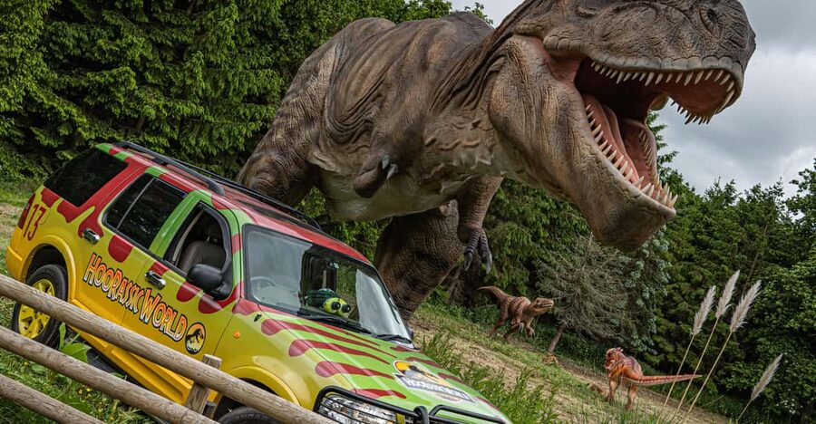 TELFORD: Hoo Zoo and Dinosaur World Entry Ticket - Seeing more than 100 species in one day