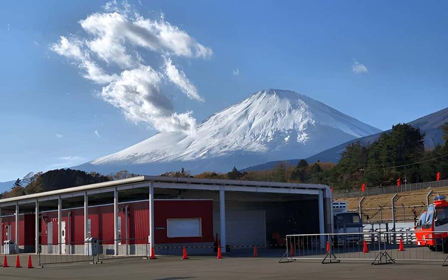 Tokyo:Customizable Private Day Trip to Mt.Fuji & Safari Park - Mt. Fuji 5th Station at 2,300 meters