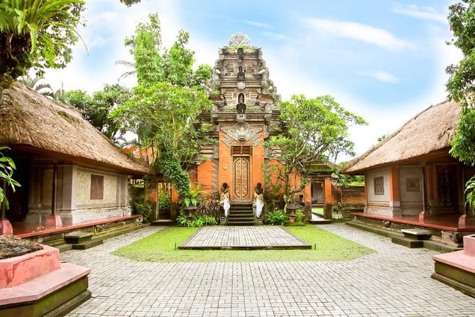 Ubud City Tour II: Monkey Forest, Palace, Art Market, and Rice Terrace - A quick look at Ubud Palace