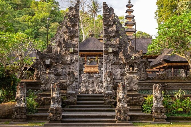 Ubud: Monkey Forest, Rice Terraces and Jungle Swing Tour - Tirta Empul: a closer look at Balinese purification