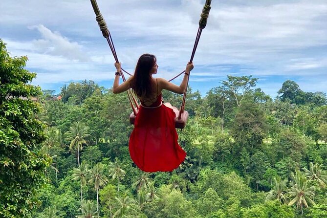 Ubud: Swing - Monkey Forest - Waterfall - Temple - Rice Terraces - Art Crafts - Why this private Ubud day works well