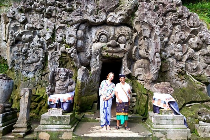 Ubud Tour : Monkey forest, Rice terrace, Water temple, Waterfall & Jungle Swing - Building the real cost of the day