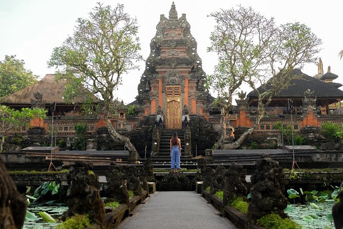 Ubud: Waterfall, Rice Terraces, and Monkey Forest Private Tour - Tegalalang explains how the rice terraces work